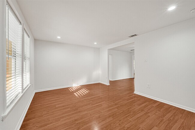 Foto del edificio - 715 N 1st St