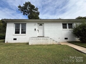 Building Photo - 200 Skyland Ave