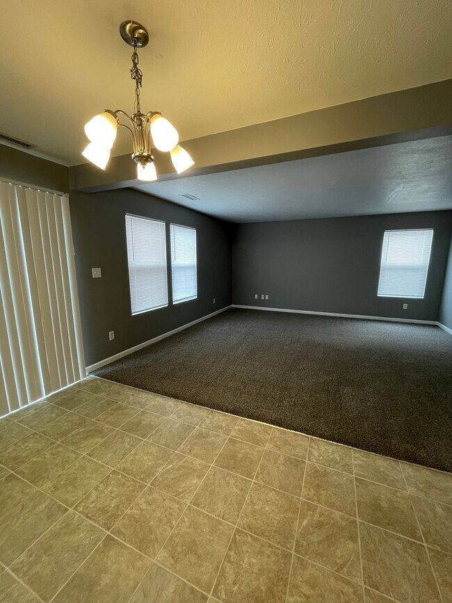Building Photo - Franklin Twp - 4 BR home