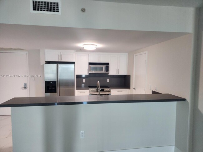 Foto del edificio - 9066 SW 73rd Ct