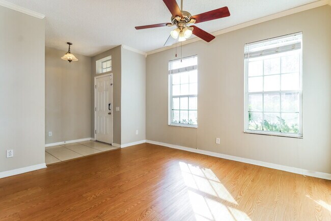 Building Photo - 1231 Loretto Cir