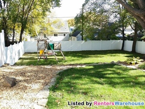 Building Photo - 112 11th Ave NE