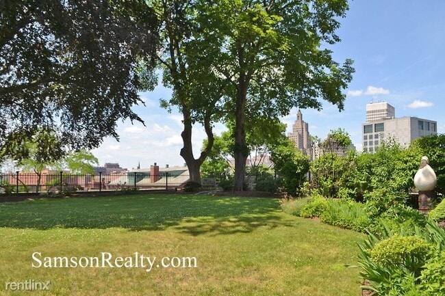 Building Photo - 2 br, 2.5 bath Townhome - 33 Power St