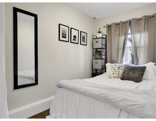 Foto del edificio - 649 E 7th St
