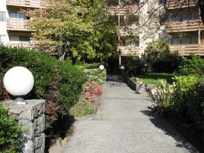 Building Photo - 3255 Cook St