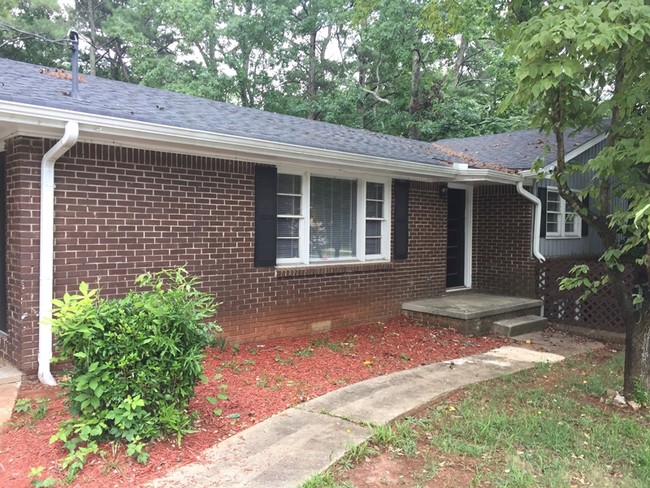 Building Photo - 465 N Hairston Rd