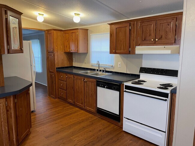 Building Photo - 3 BED, 2 BATH MOBILE HOME