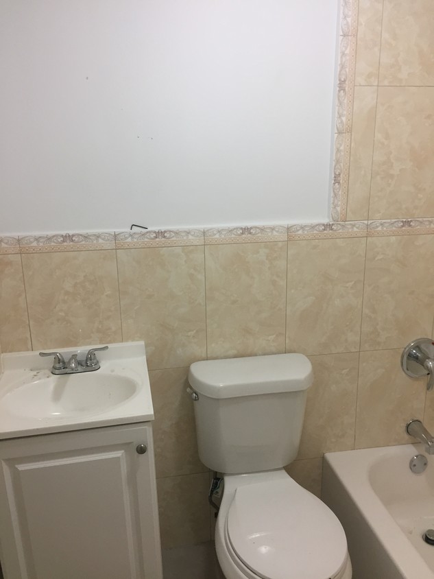 Building Photo - 1542 Hoe Ave