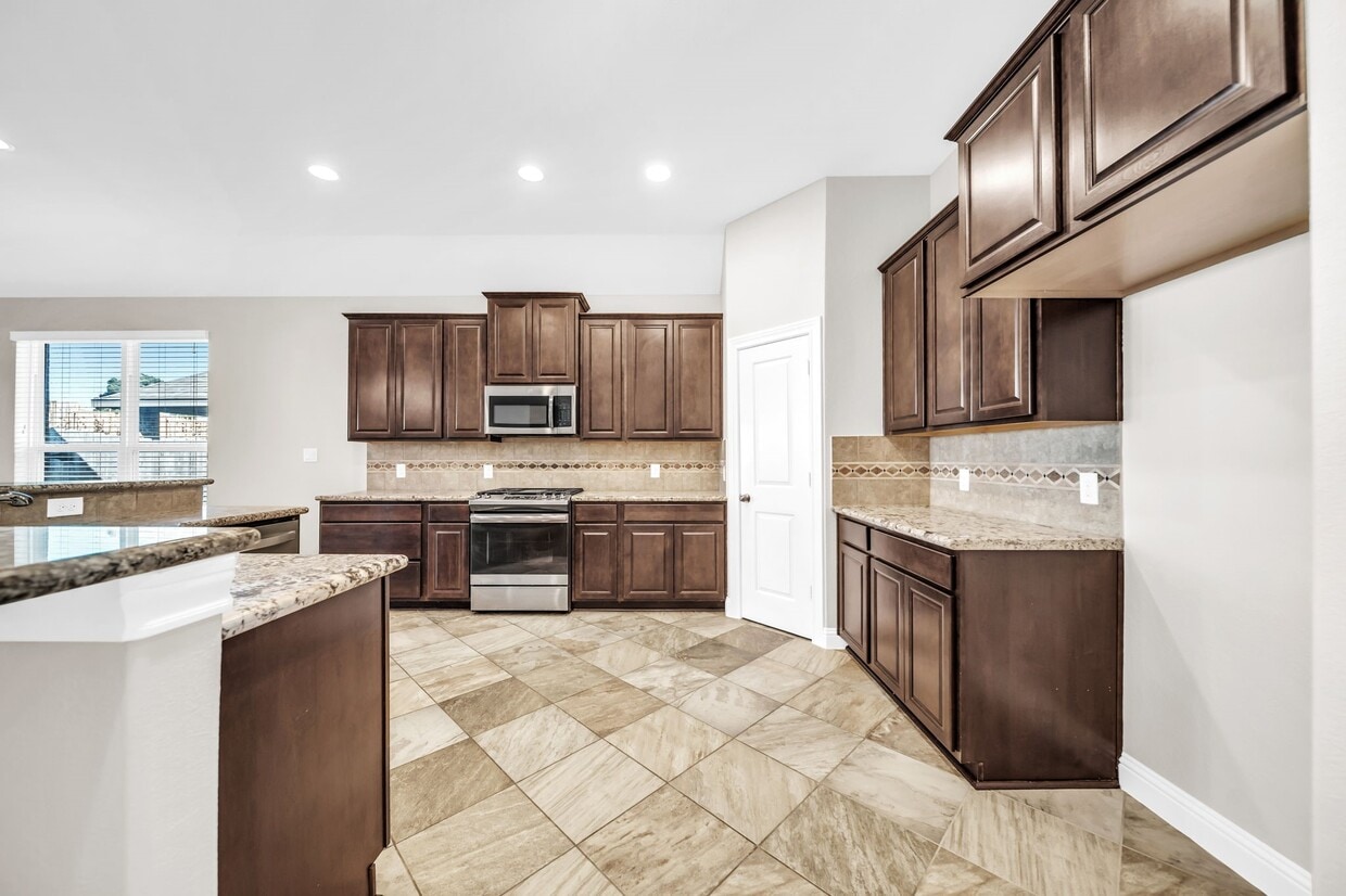 Building Photo - 19043 Minero Ln