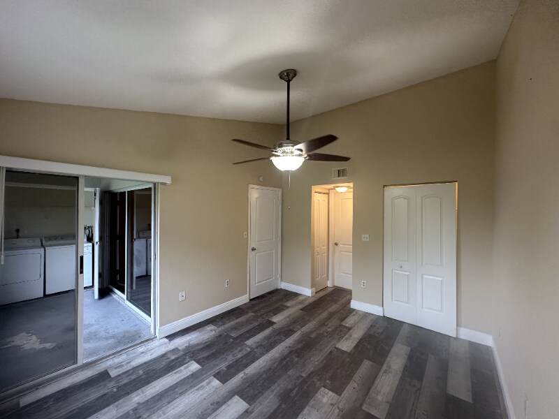 Primary Photo - 2803 N Oakland Forest Dr