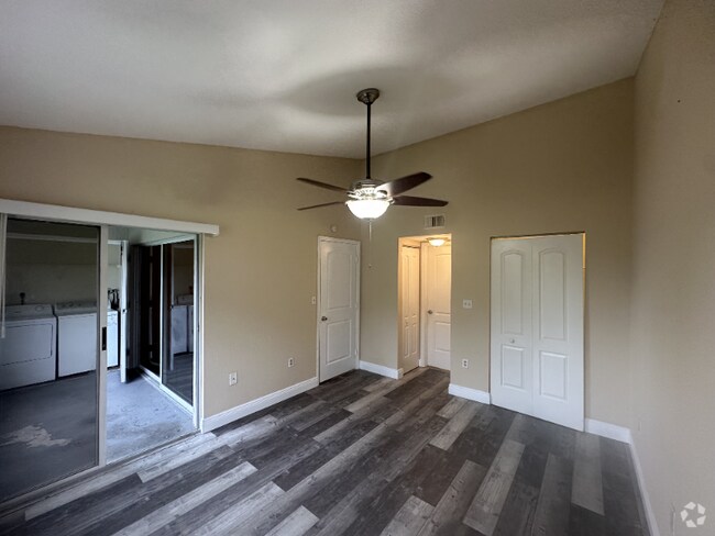 Building Photo - 2803 N Oakland Forest Dr