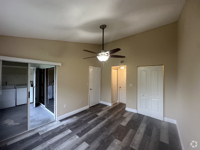 Building Photo - 2803 N Oakland Forest Dr
