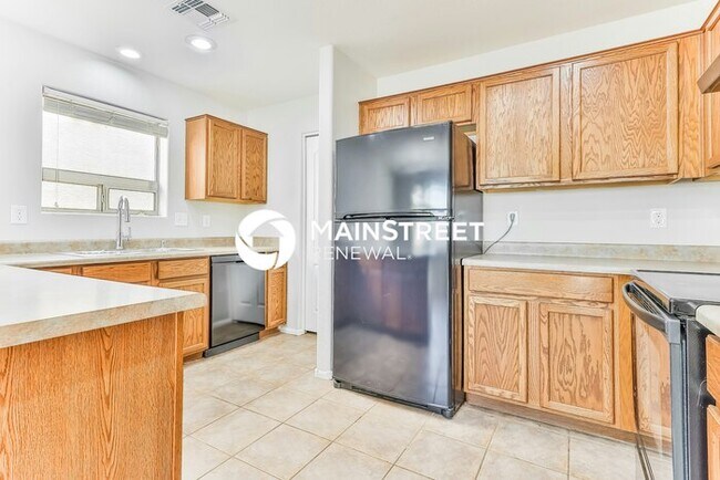 Foto del edificio - 4 Bedroom Pet-Friendly Home in Maricopa, AZ with Main Street Renewal