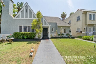 Building Photo - 242 N La Peer Dr