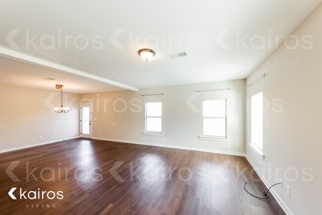 Foto del edificio - 475 Sherwood Circle