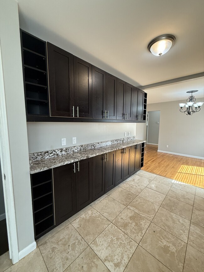 Foto del edificio - 3746 Jarvis Ave