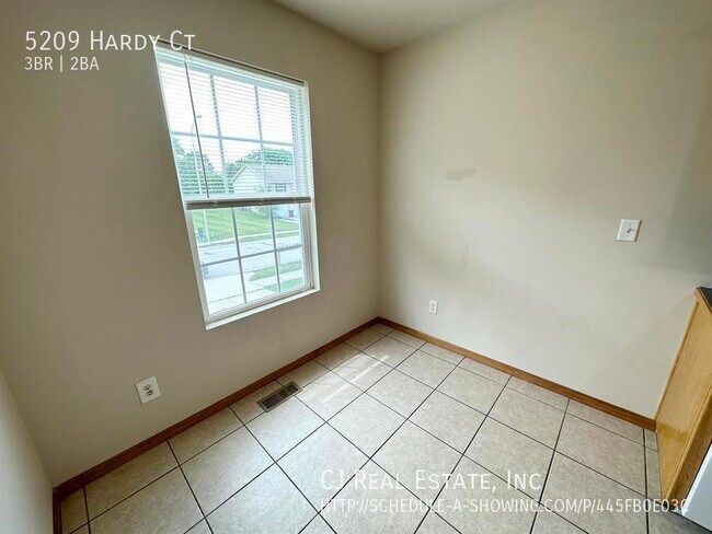 Foto del edificio - 5209 Hardy Ct