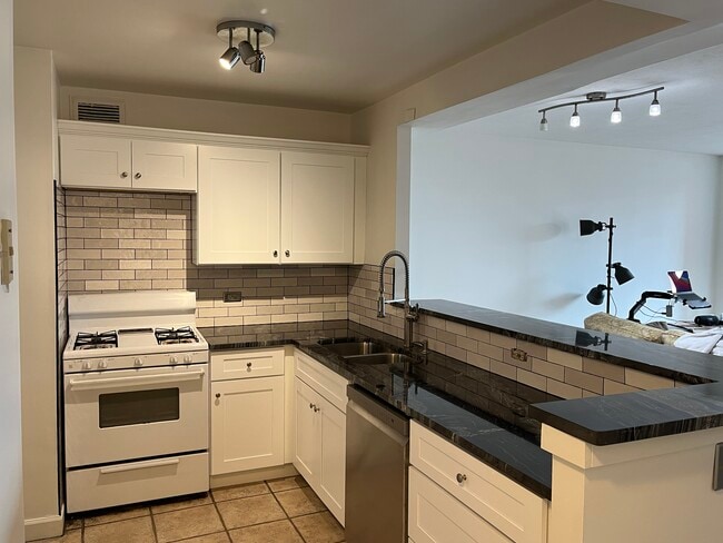 Building Photo - 620 Peachtree St NE