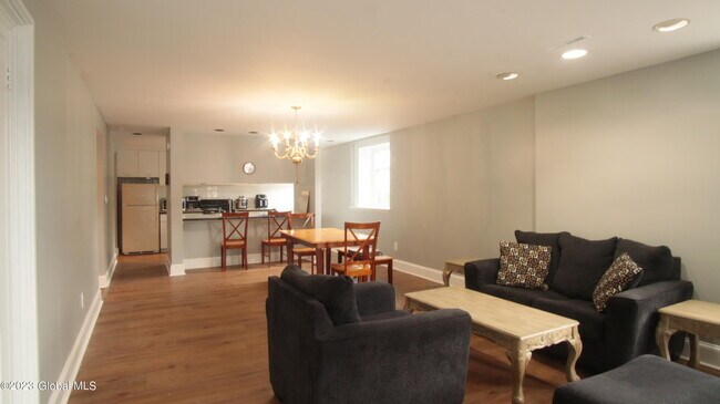 Building Photo - 2 Ash Grove Pl