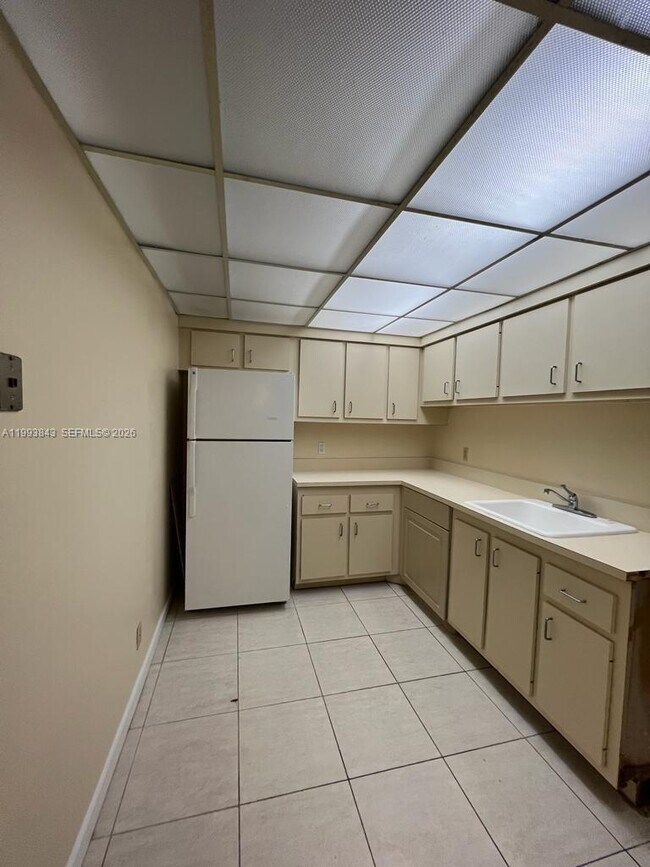 Foto del edificio - 4222 Inverrary Blvd
