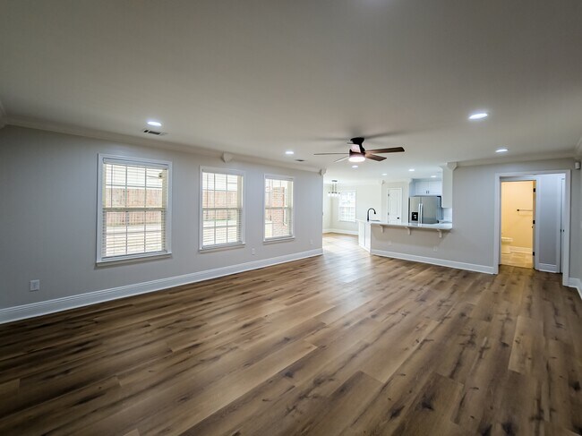 Foto del edificio - 105 Cypress Ridge Rd
