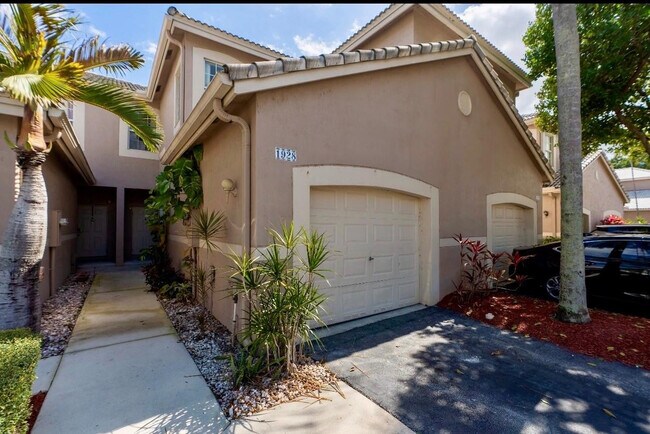 Building Photo - 1928 Madeira Dr