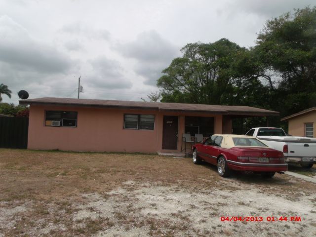 Primary Photo - Nice 3-1 house with a big backyard