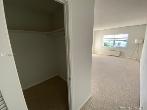 Building Photo - 400 Kings Point Dr