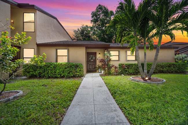 Building Photo - 908 Lakeview Cir