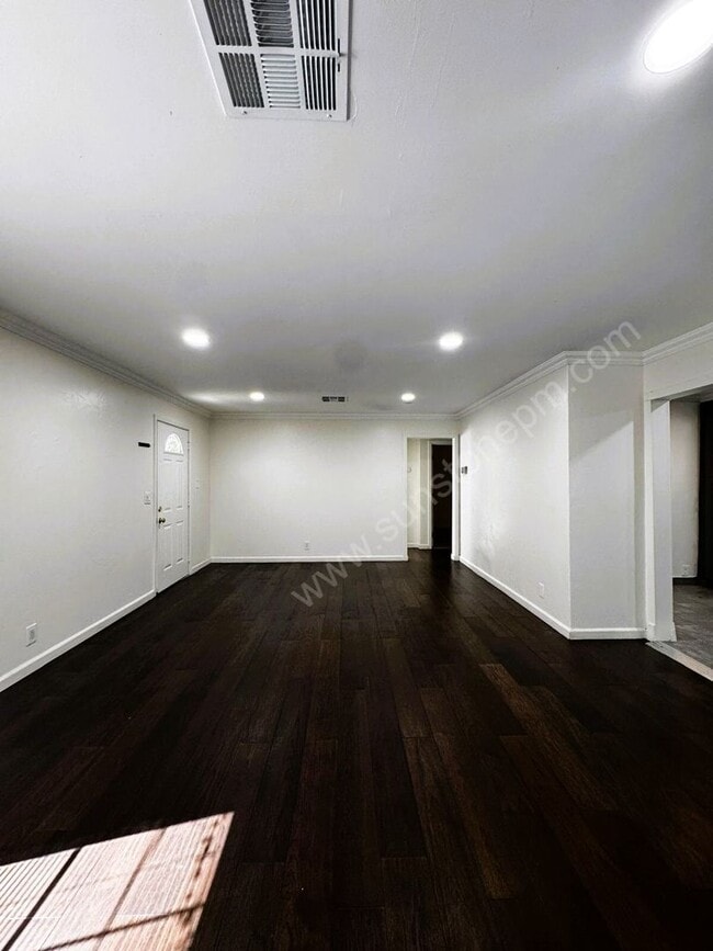 Building Photo - Newly Renovated 2 Bed, 1 Bath Home with Ap...