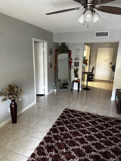 Foto del edificio - 450 NW 20th St
