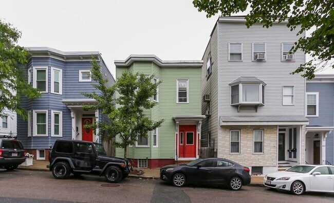 Building Photo - 458 E 7th St