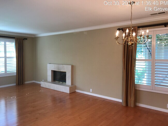 Building Photo - 3 Bed 3 Bath in Valley Hi Subdivision