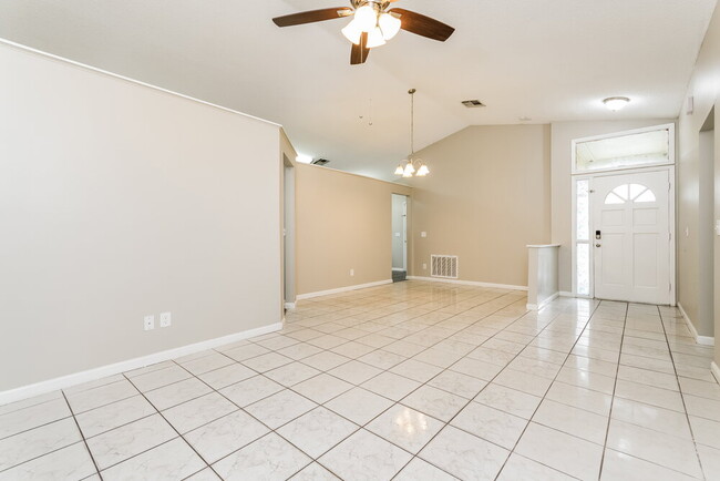 Building Photo - 1418 Mona Dr