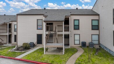 Building Photo - 203 B Lakeview Terrace