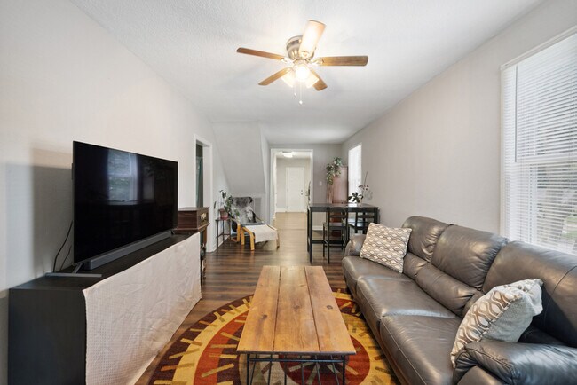 Building Photo - 2401 St Denis Ave