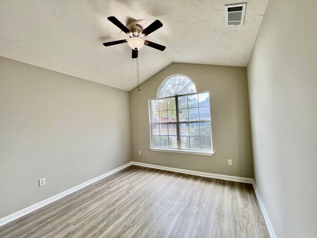 Foto del edificio - 3 bedroom 2 bath townhome in Towne Park