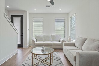 Building Photo - 3522 Mansfield St