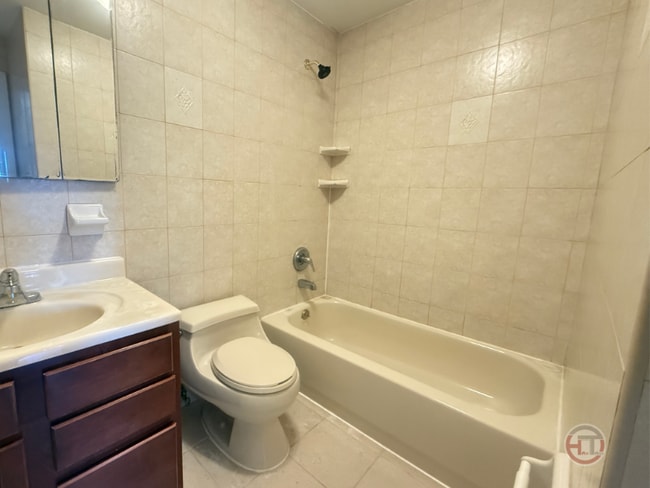 Building Photo - 15-25 Utopia Pkwy