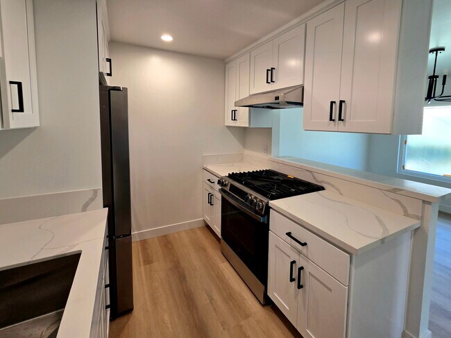 Foto del edificio - 1163 N Barston Ave