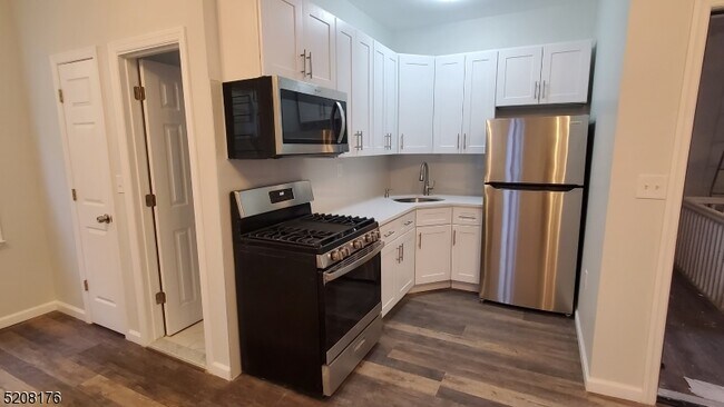 Foto del edificio - 147 Nelson Ave