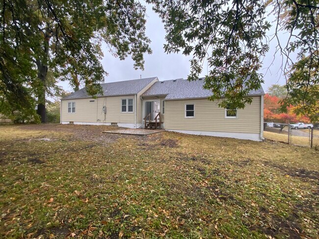 Foto del edificio - 1325 NE Englewood Rd