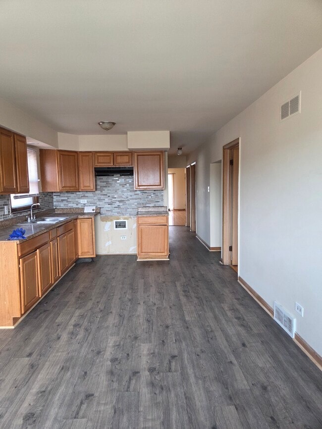Building Photo - 400 Prairie Ave