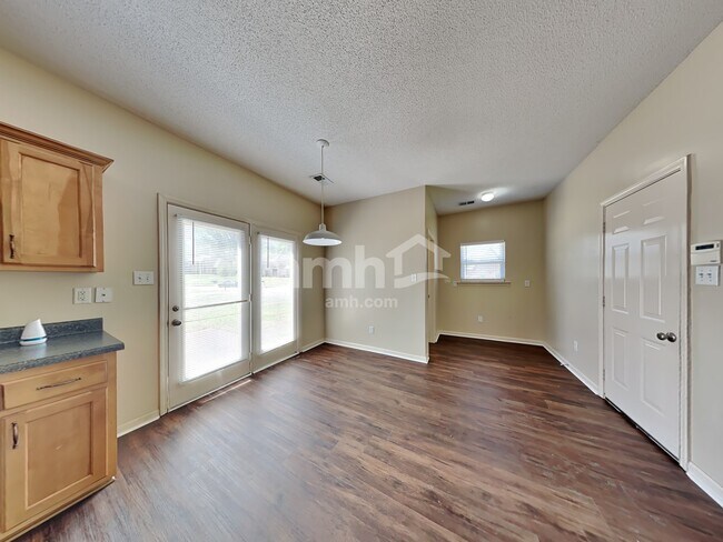 Foto del edificio - 7343 Hampton Valley Cv