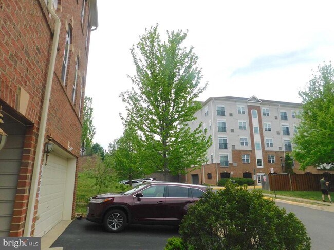 Building Photo - 12705 Bedford Glen Way