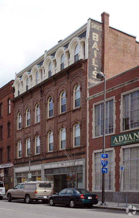 Foto del edificio - Holyoke High Realty Corp