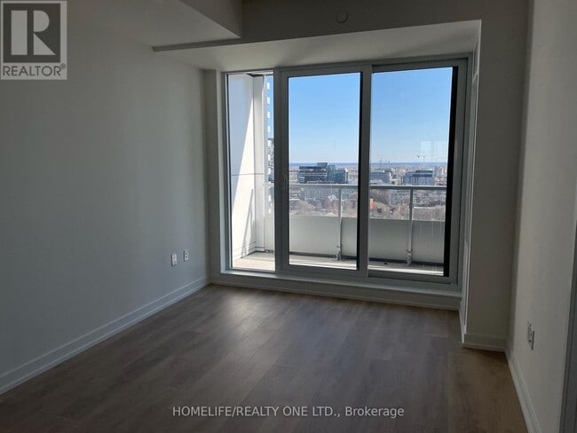 Building Photo - 225 Sumach St