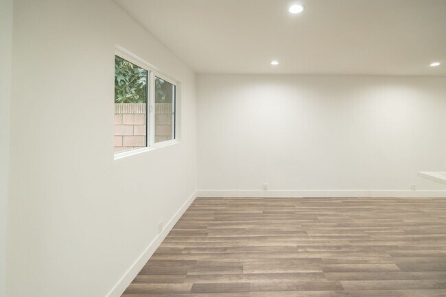 Building Photo - OPEN HOUSE Thursday 22,2025@ 6:00pm! BRAND...