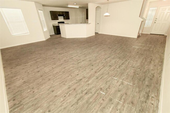 Foto del edificio - 4118 Silver Ranch Rd