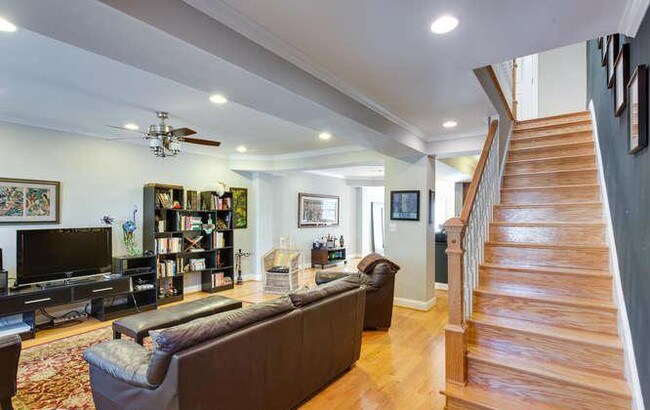 Building Photo - 1424 Parkwood Pl NW